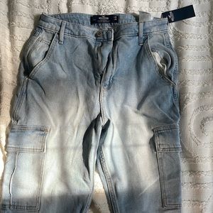 Hollister Straight Leg Light Wash Denim Ultra High Rise Carpenter Mom Jeans NWT